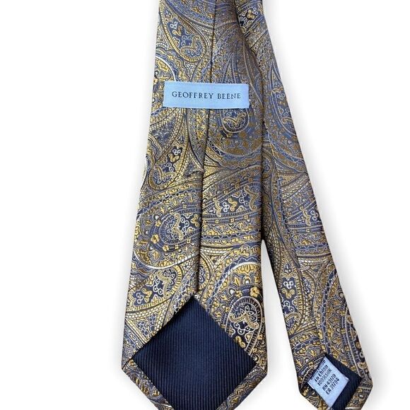 Geoffrey Beene handmade 100% silk tie In Gold and black paisley - Picture 3 of 6